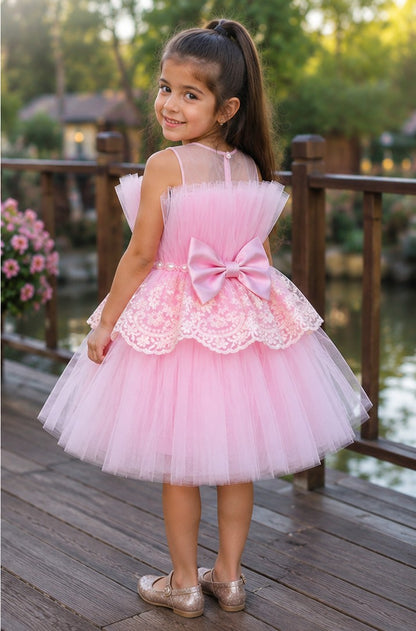Vestido de encaje rosa con lazo para ocasión especial